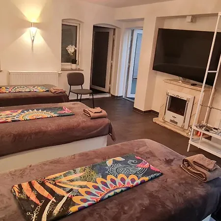 Moeblierte Souterrainwohnung Mit 2 Schlafzimmern Und Garten