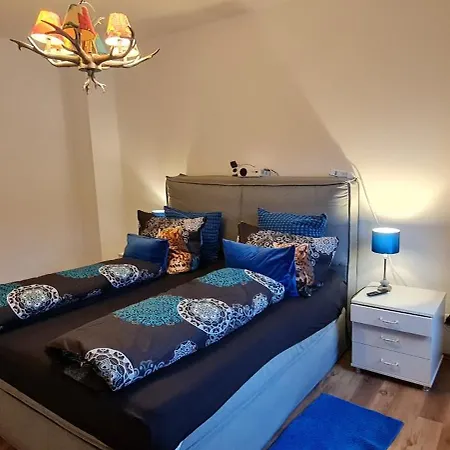 Möblierte Souterrainwohnung Mit 2 Schlafzimmern Und Garten