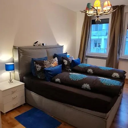 Moeblierte Souterrainwohnung Mit 2 Schlafzimmern Und Garten