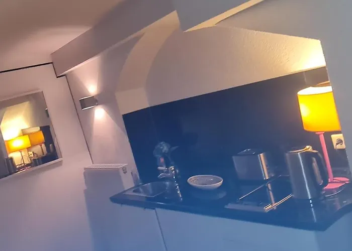 Möblierte Souterrainwohnung Mit 2 Schlafzimmern Und Garten Apartment Bad Homburg vor der Höhe