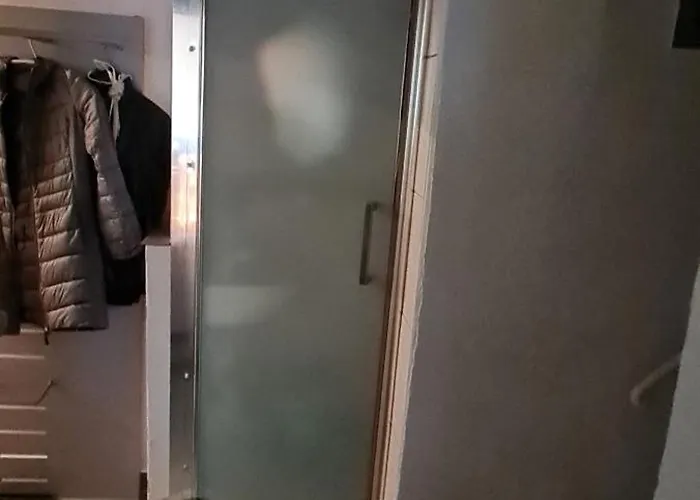 Möblierte Souterrainwohnung Mit 2 Schlafzimmern Und Garten * Bad Homburg vor der Höhe