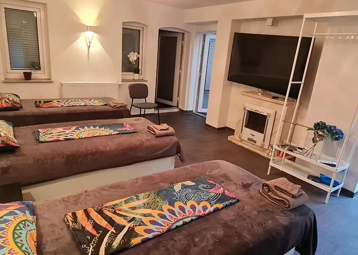 Möblierte Souterrainwohnung Mit 2 Schlafzimmern Und Garten