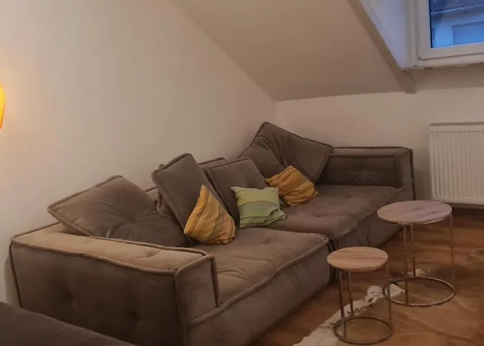 Apartment Möblierte Souterrainwohnung Mit 2 Schlafzimmern Und Garten Bad Homburg vor der Höhe