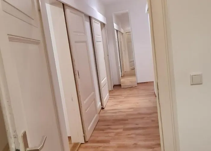 Apartment Möblierte Souterrainwohnung Mit 2 Schlafzimmern Und Garten Bad Homburg vor der Höhe