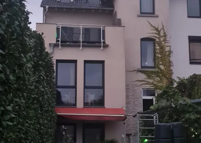 Möblierte Souterrainwohnung Mit 2 Schlafzimmern Und Garten * Bad Homburg vor der Höhe