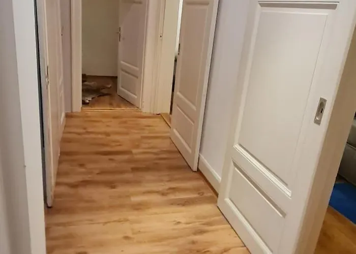 Möblierte Souterrainwohnung Mit 2 Schlafzimmern Und Garten Apartment *