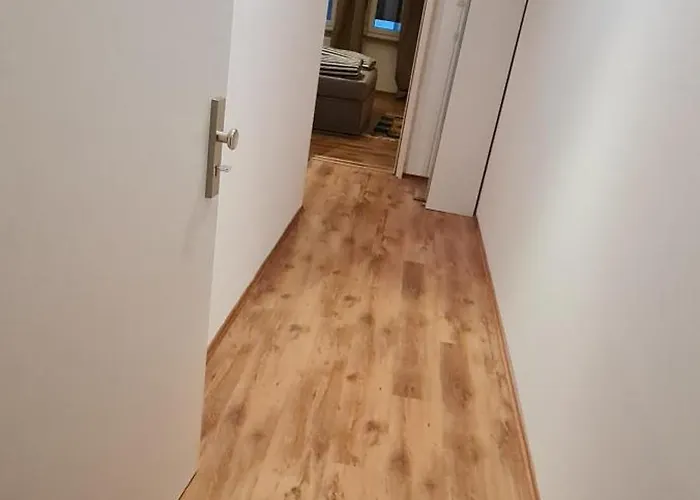 Möblierte Souterrainwohnung Mit 2 Schlafzimmern Und Garten Apartment *