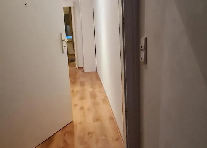 Möblierte Souterrainwohnung Mit 2 Schlafzimmern Und Garten Apartment *