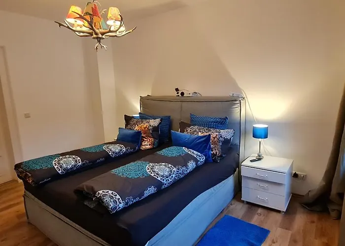 Möblierte Souterrainwohnung Mit 2 Schlafzimmern Und Garten