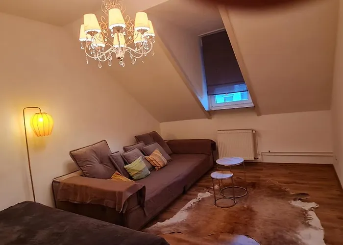 Apartment Möblierte Souterrainwohnung Mit 2 Schlafzimmern Und Garten Bad Homburg vor der Höhe