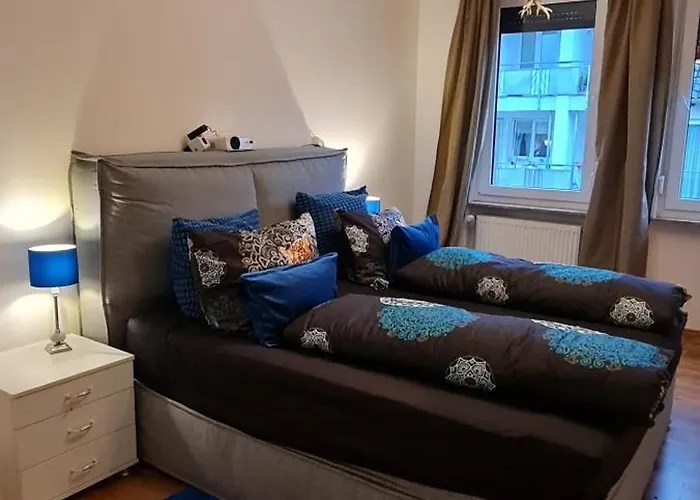 Moeblierte Souterrainwohnung Mit 2 Schlafzimmern Und Garten